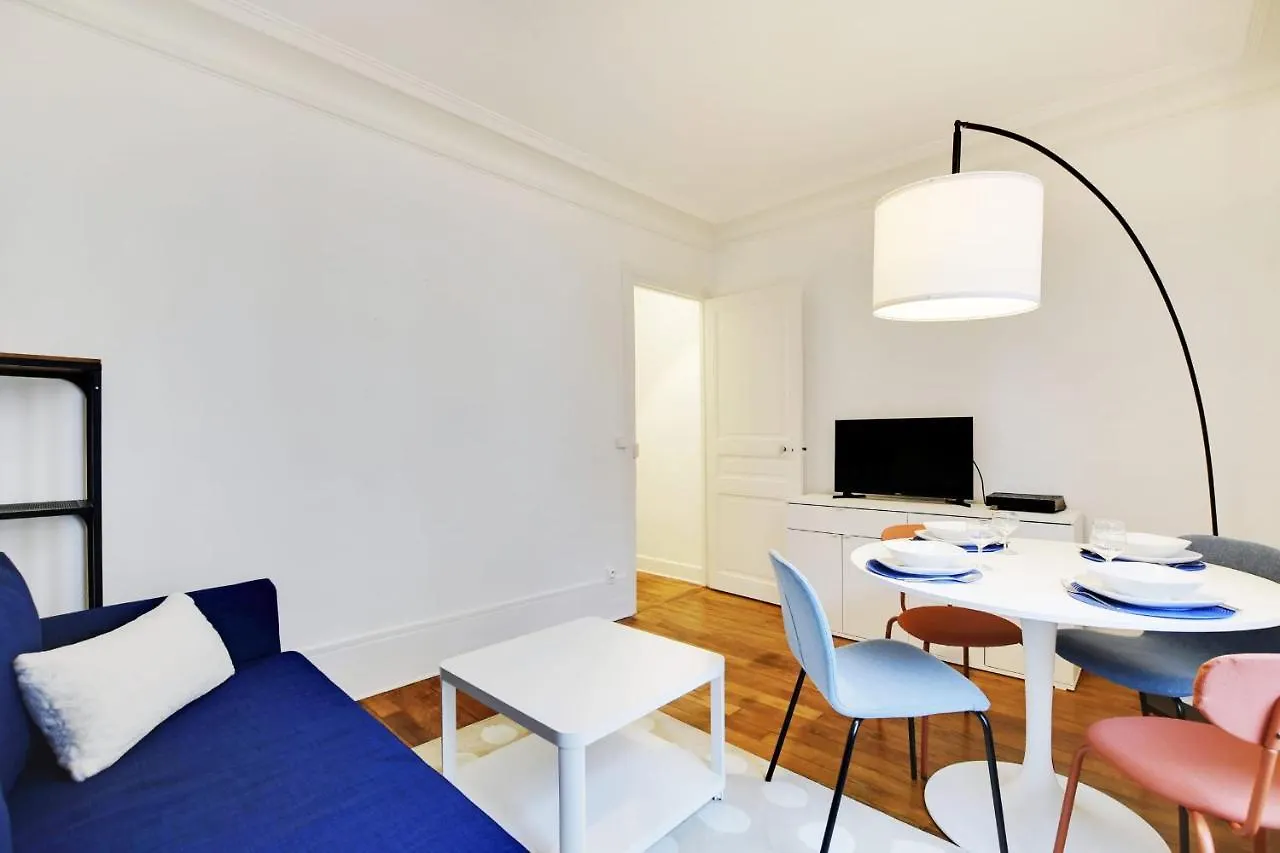 Cozy Parisian Retreat In The Heart Of The City Apartment 0*, Paris France
