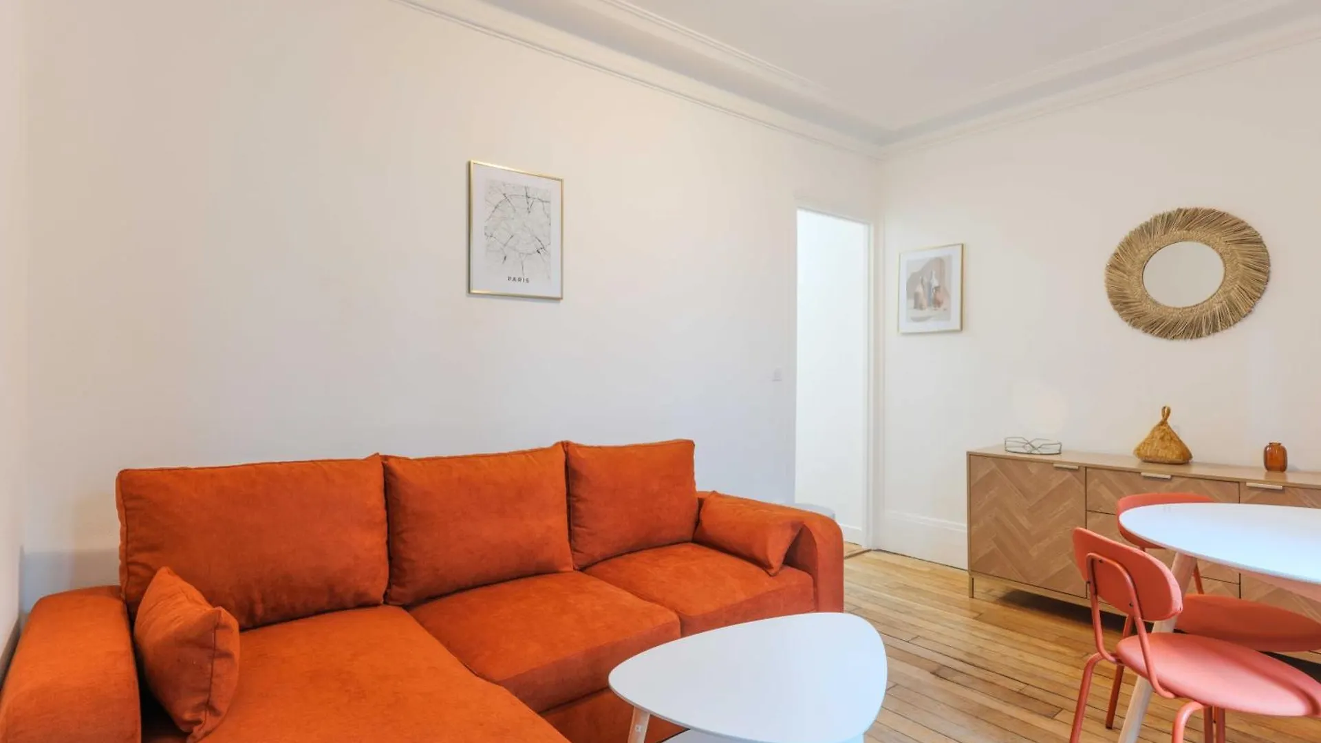 Cozy Parisian Retreat In The Heart Of The City Apartment France